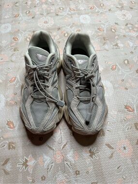 New Balance Women's Light Gray Mesh & Suede Sneakers